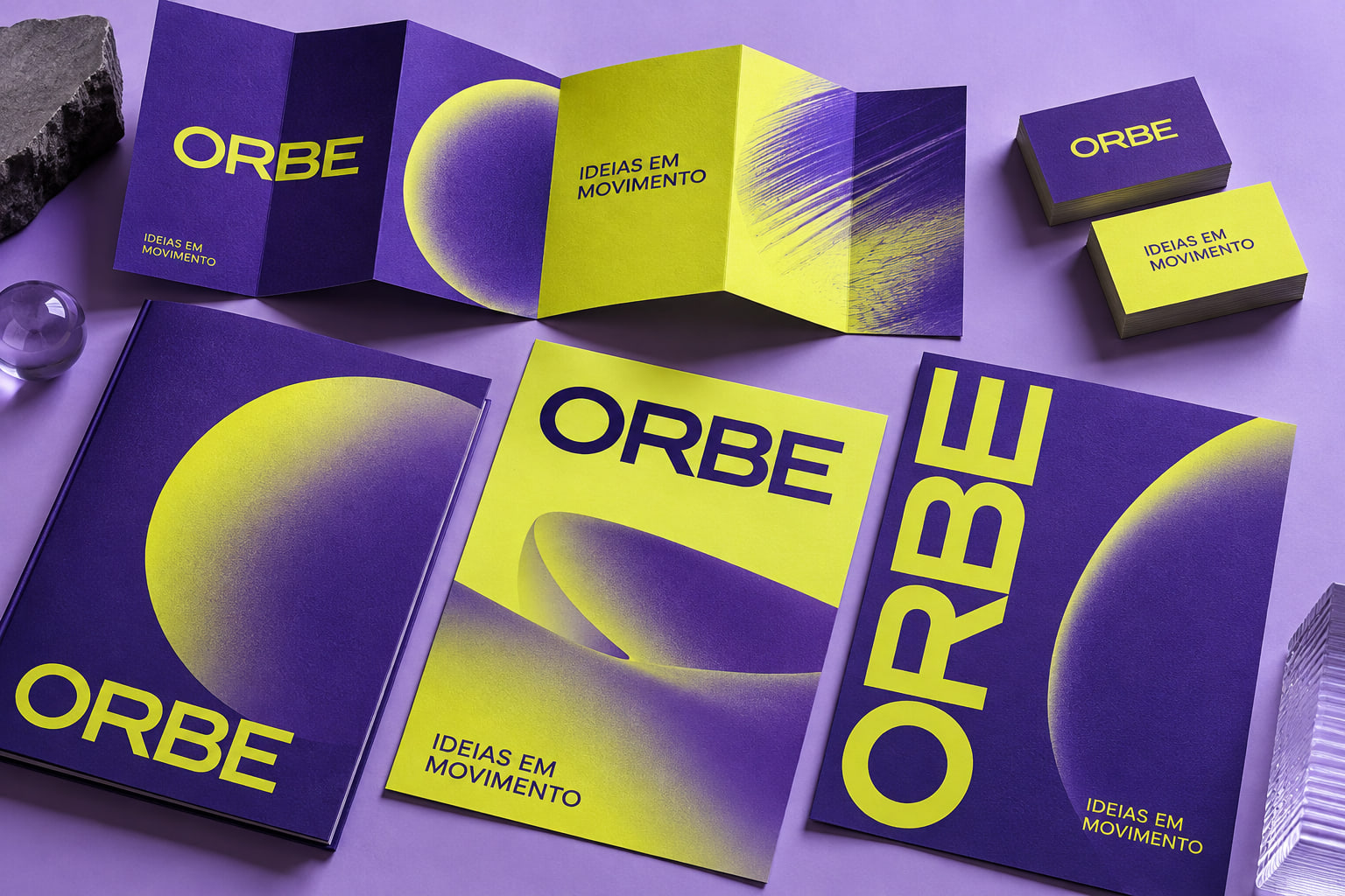 Conceito ORBE: folder e materiais de marketing em roxo e amarelo